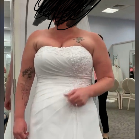 Brand new David’s bridal wedding dress. Only ever tried on once. Size 16 - Picture 4 of 4